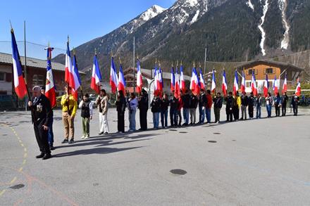 Mission porte-drapeaux pour les collégiens de Chamonix